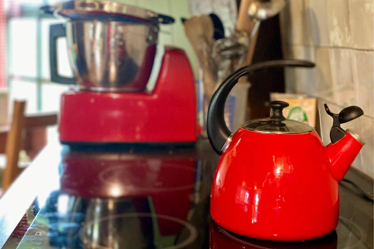 Kettle on induction cookstove with food processor in background