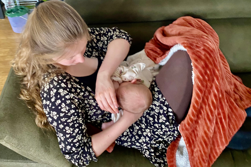 Women breastfeeding sitting on a sofa