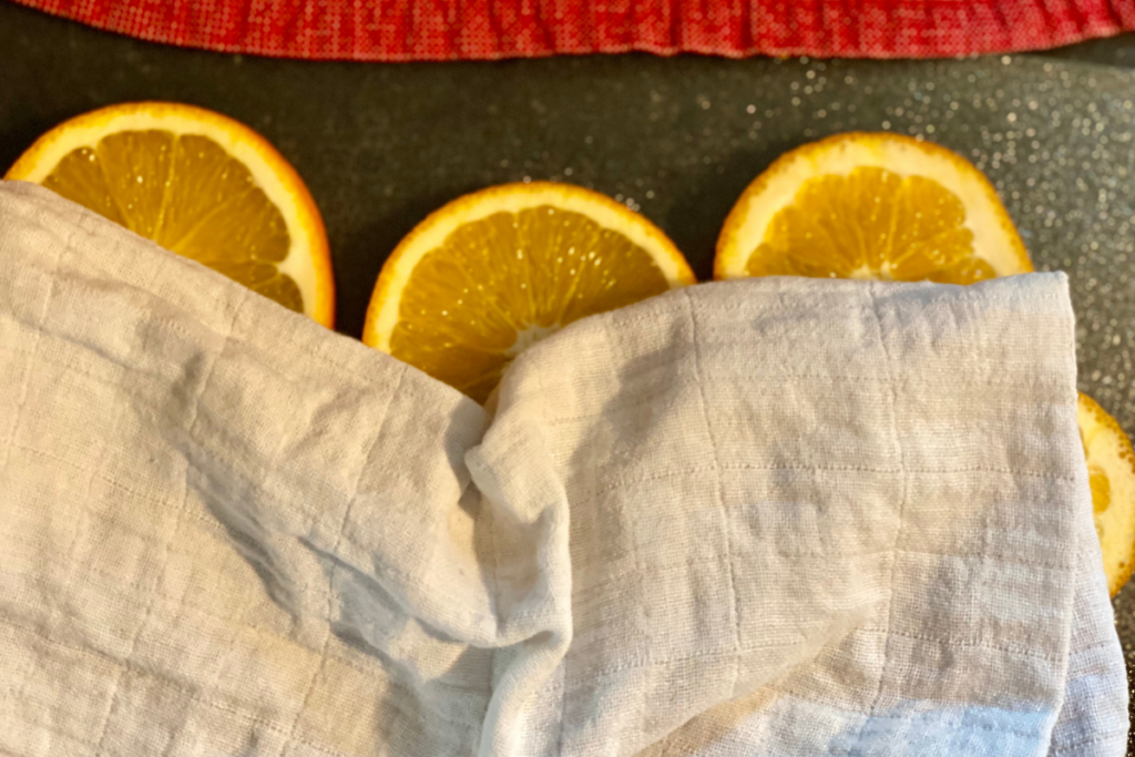 cloth that lays on orange slices in order to dry them